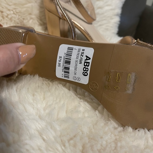 Rose Gold Strappy Heel NWT Sz 9 - Picture 3 of 4